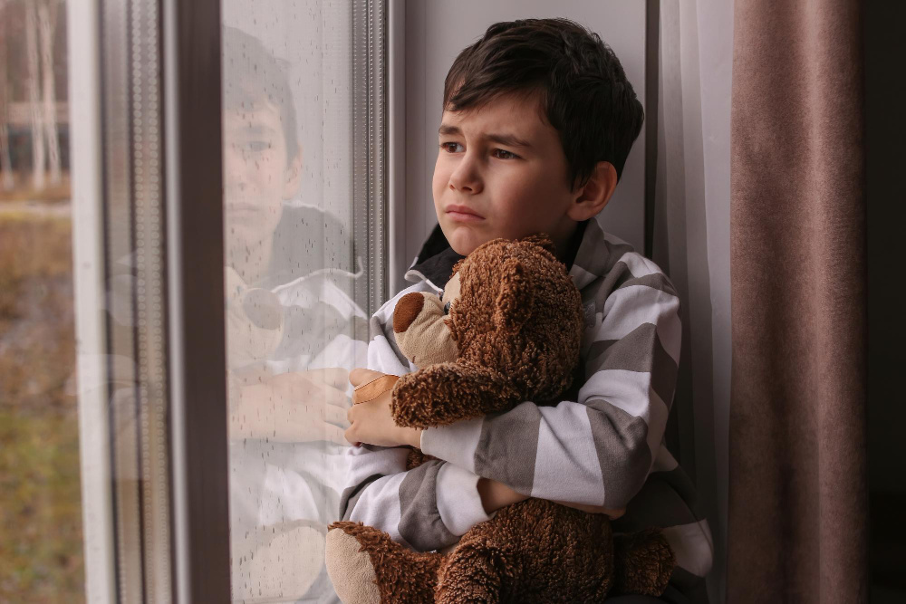 Когда одиночество ранит с пеленок. (источник изображения: freepik.com)