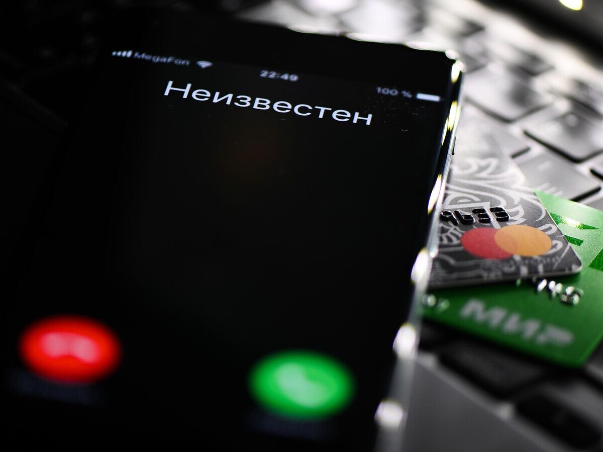    Мобильный телефон, на который позвонили с неизвестного номера | © РИА Новости / Владимир Астапкович