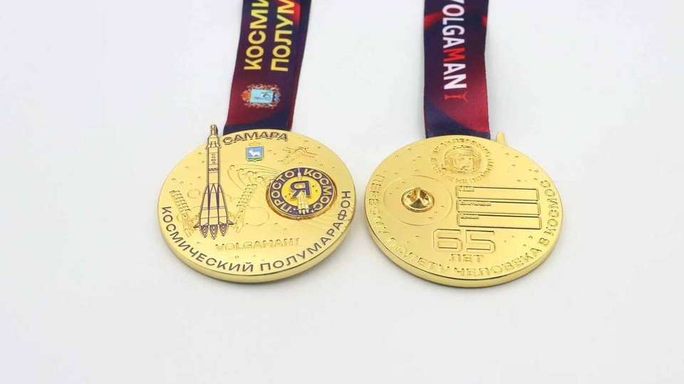    В Самаре состоялась презентация медалей для участников космического полумарафона, запланированного на 19 апреля 2026 года. Фото: VolgaMan