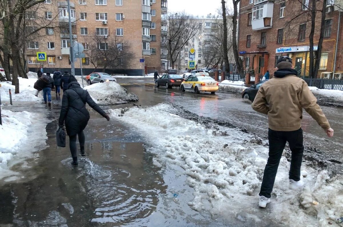    Первую в зимнем сезоне оттепель прогнозируют в Москве.