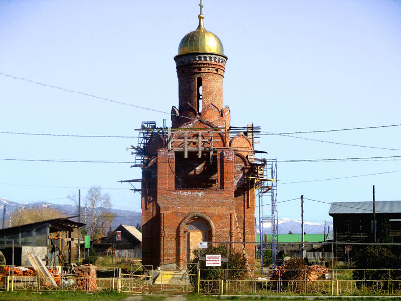 Храм Архангела Михаила в центре села