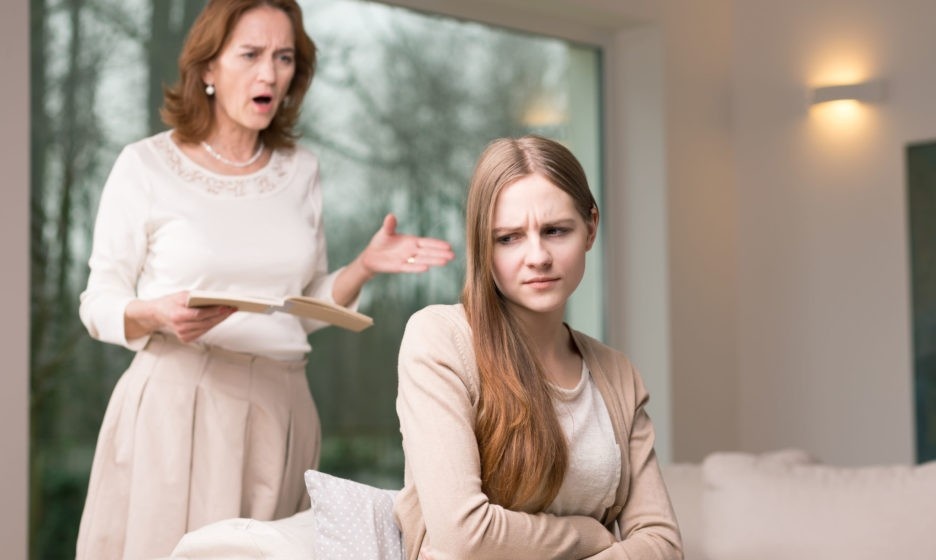 Разрушение самооценки своего ребёнка.