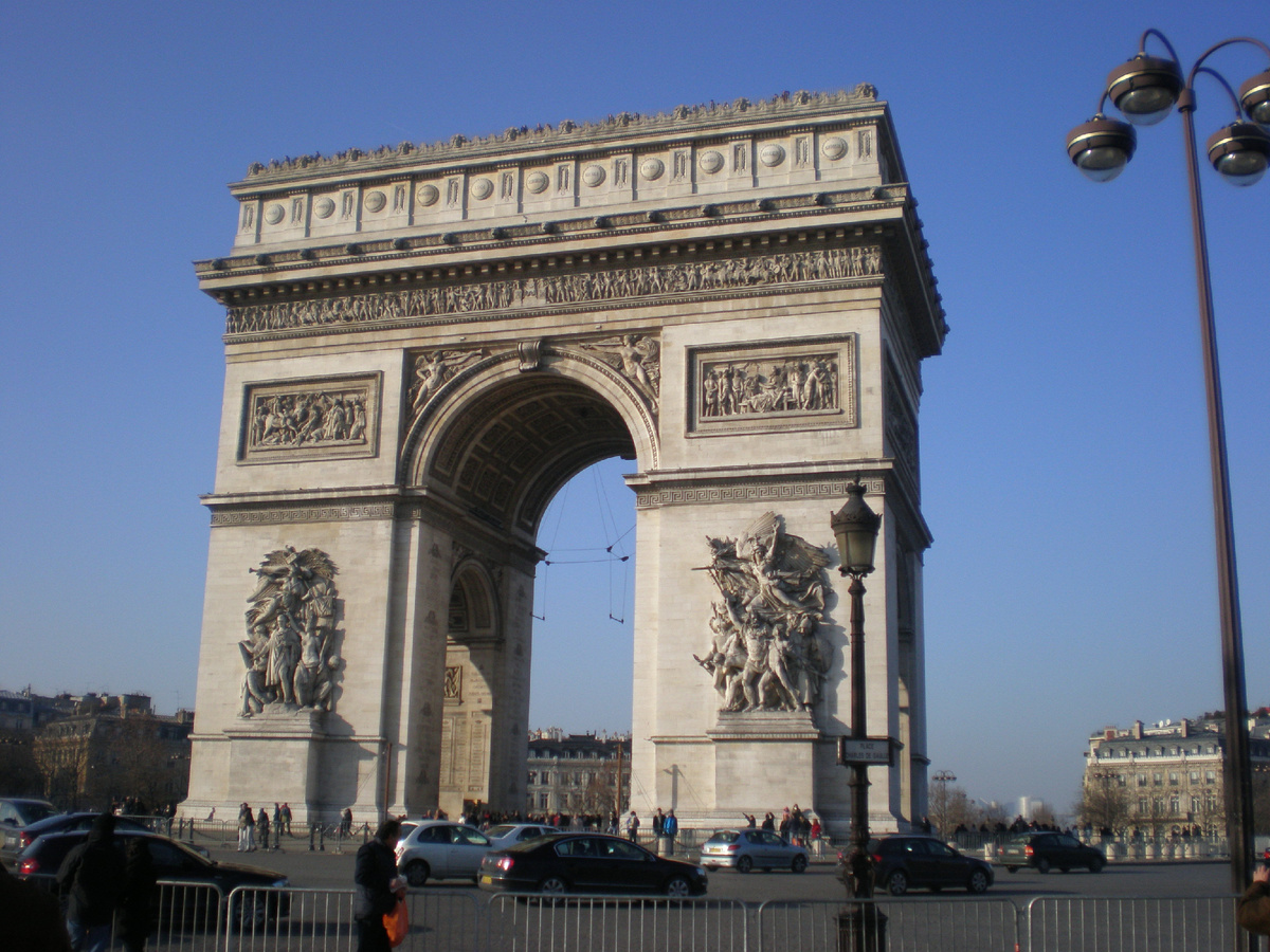 Триумфальная арка на площади Л'Этуаль