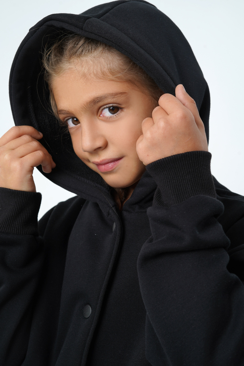 И прическа цела, и бабушка спокойна.