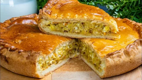 Заливной пирог с капустой и яйцом.