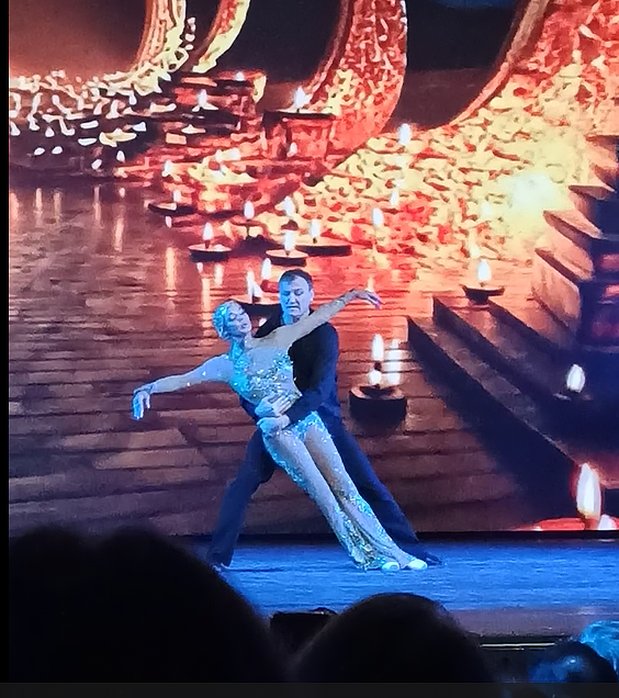 Очень яркое. И очень культурное. 