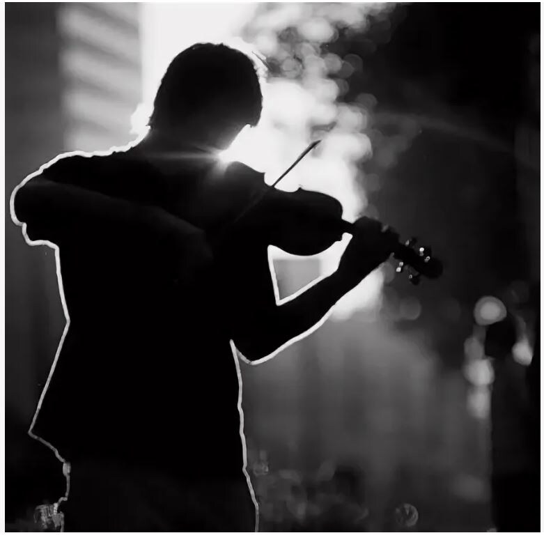 "Он не стал виртуозным скрипачом, но до сих пор играет на скрипке, не сказав скрипке «прощай»".....