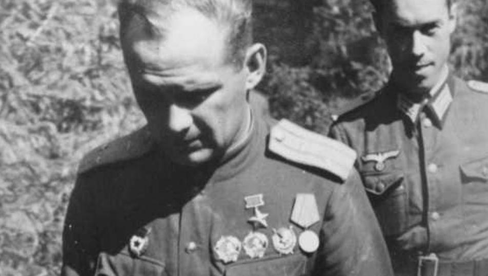 Каратели вели командира на смерть, считая вопрос закрытым. Они не знали, что «мертвая армия» уже готова снести лагерь голыми руками