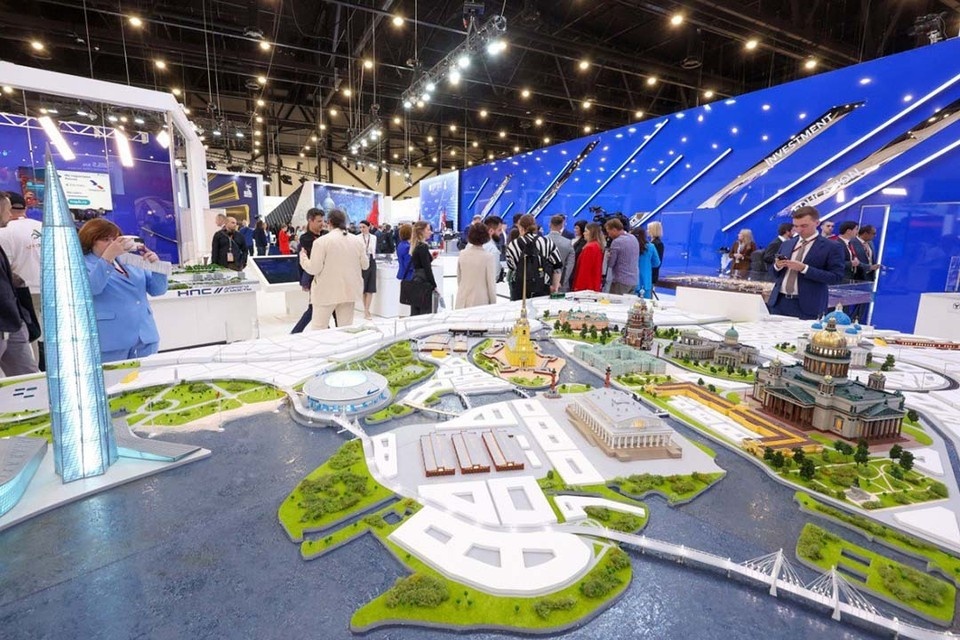    Стоимость участия в ПМЭФ-2026 увеличится до 1,4 млн рублей. Фото: Смольный