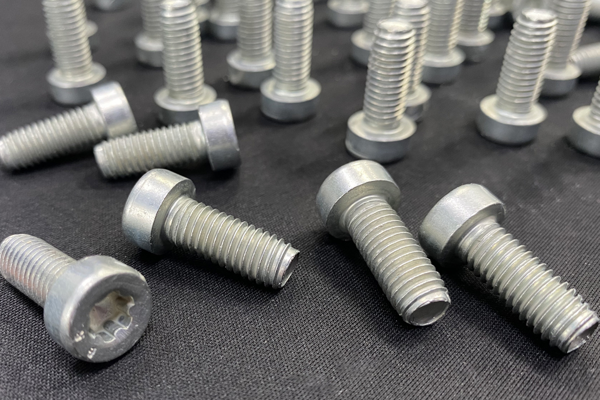 Прозрачное покрытие крепежа MODENGY 1021