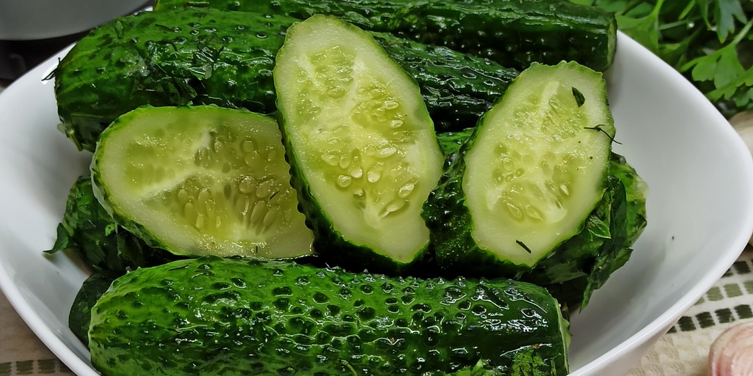 Быстрые малосольные огурцы в пакете