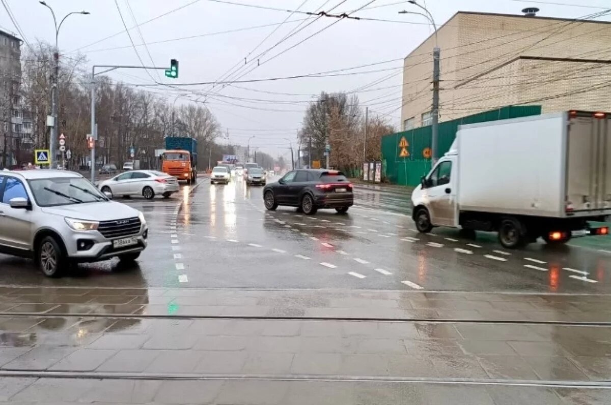    Движение по улице Ванеева ограничили из-за коммунальной аварии