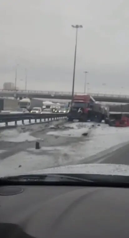    Фото: скриншот видео из telegram-канала «Мегаполис | ДТП и ЧП | Санкт-Петербург | Питер».