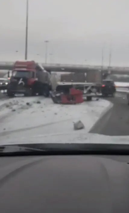    Фото: скриншот видео из telegram-канала «Мегаполис | ДТП и ЧП | Санкт-Петербург | Питер».