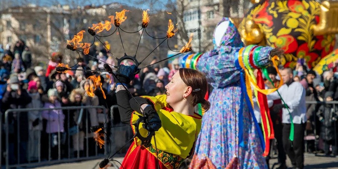 Масленица в Благовещенске: блины и китайский Новый год