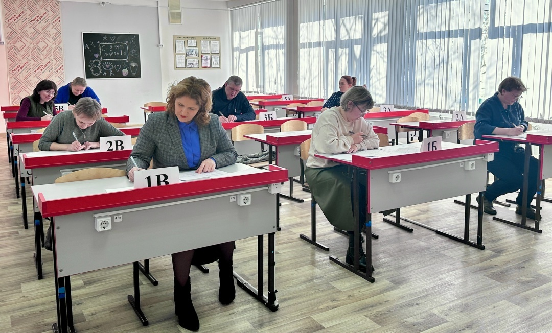 Родители в роли выпускников сдают госэкзамен