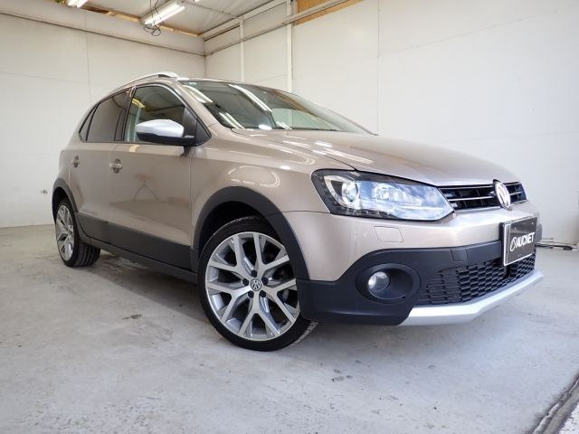 VOLKSWAGEN CROSS POLO