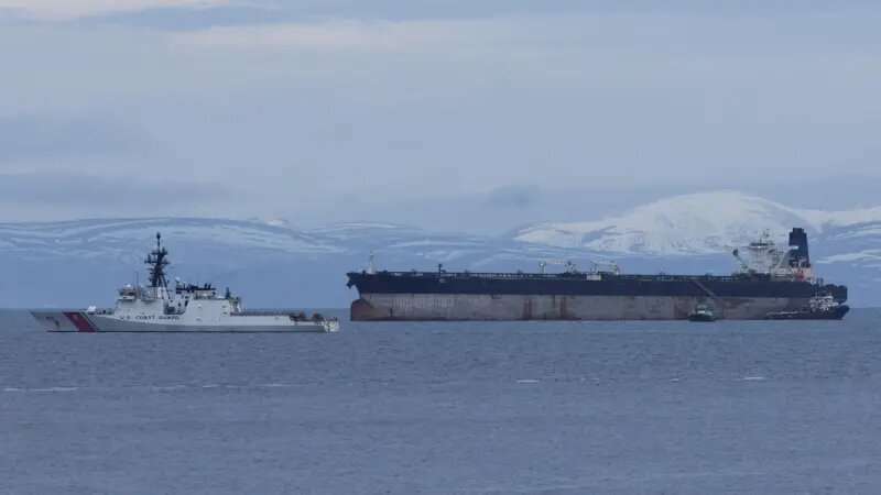 США захватили танкер Marinera в январе за перевозку венесуэльской нефти в обход санкций. Российский флаг за кормой Marinera не остановил американцев, что ободрило европейцев на более решительные действия против сомнительных судов на Балтике и в Средиземноморье
