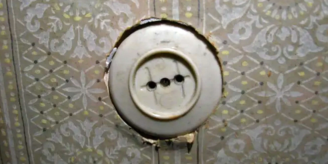 В СССР розетки были на уровне пояса, а сейчас внизу. Почему так?