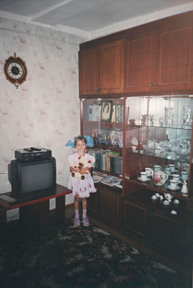 Фото из архива автора. Наша стенка в начале 2000-х