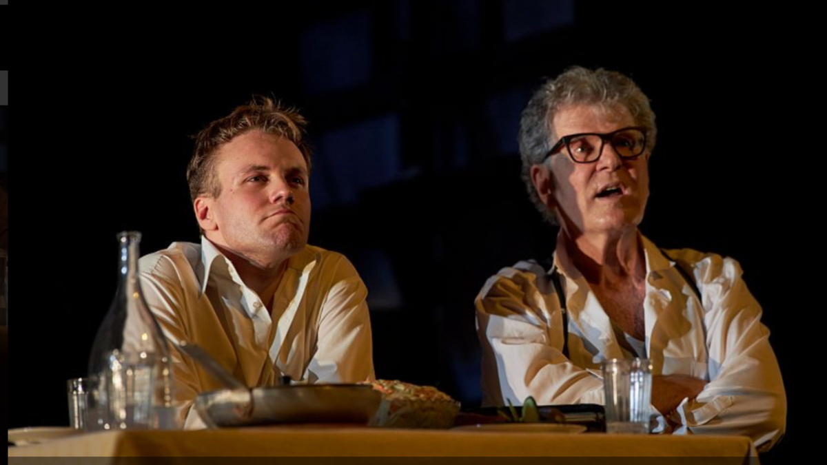 Актёры Никита Столяров и Игорь Костолевский в спектакле "Старший сын". Фото с сайта Театра им. Маяковского