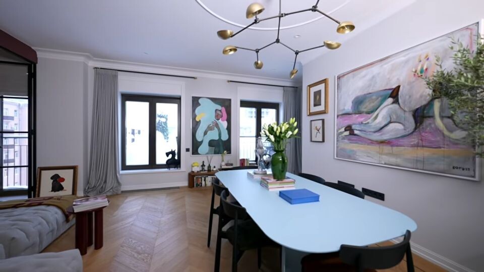    Стилист Александр Рогов показал свою квартиру. Источник: Rogov Live / youtube.com