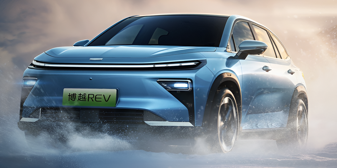 Таких автомобилей у Geely еще не было: представлен новый гибридный кроссовер с уникальной технологией