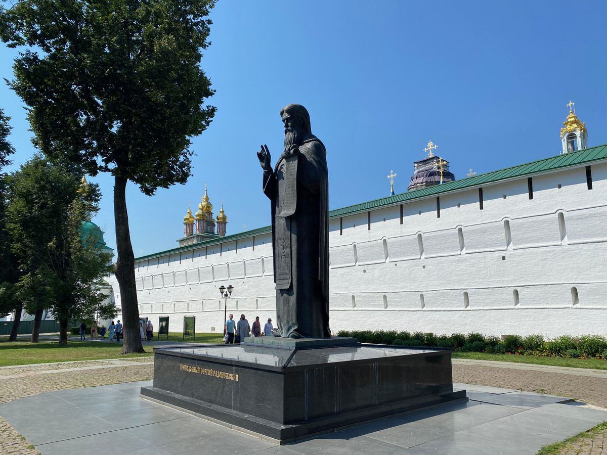 Памятник Сергию Радонежскому в Сергиевом Посаде