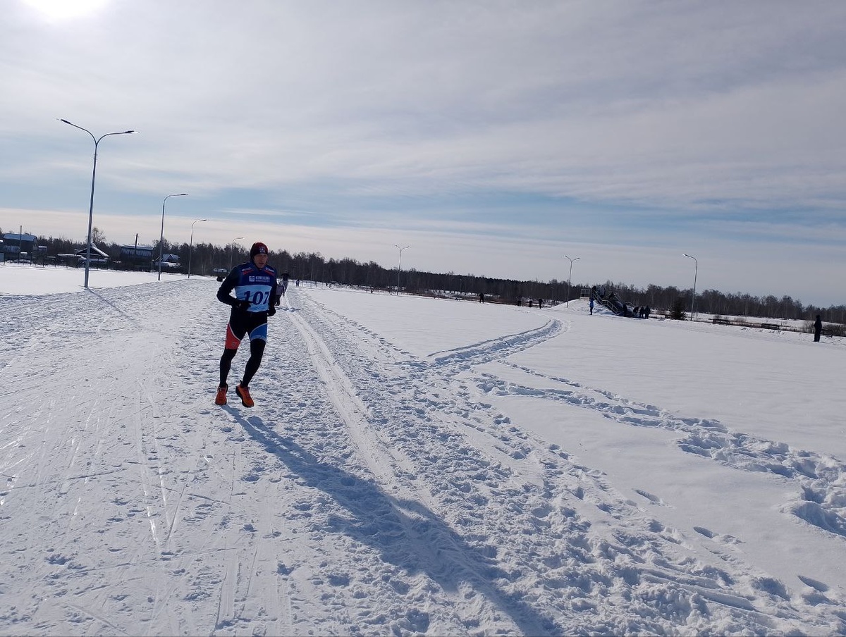вот этот снег справа (для бегущих он был слева) и есть упомянутый "аппендикс", со снегом выще щиколодки