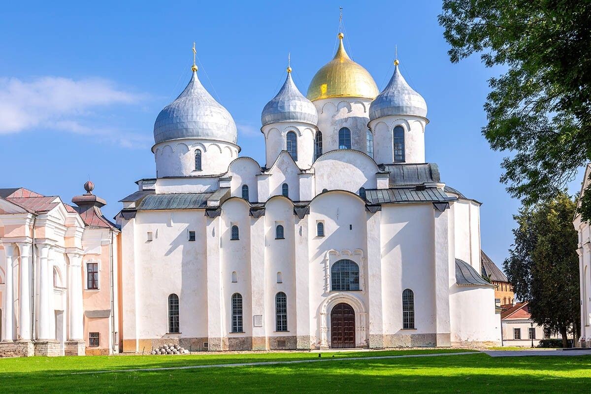 Главный храм Новгородского кремля построили в начале XI века. Источник: FotograFFF / Shutterstock / FOTODOM📷
