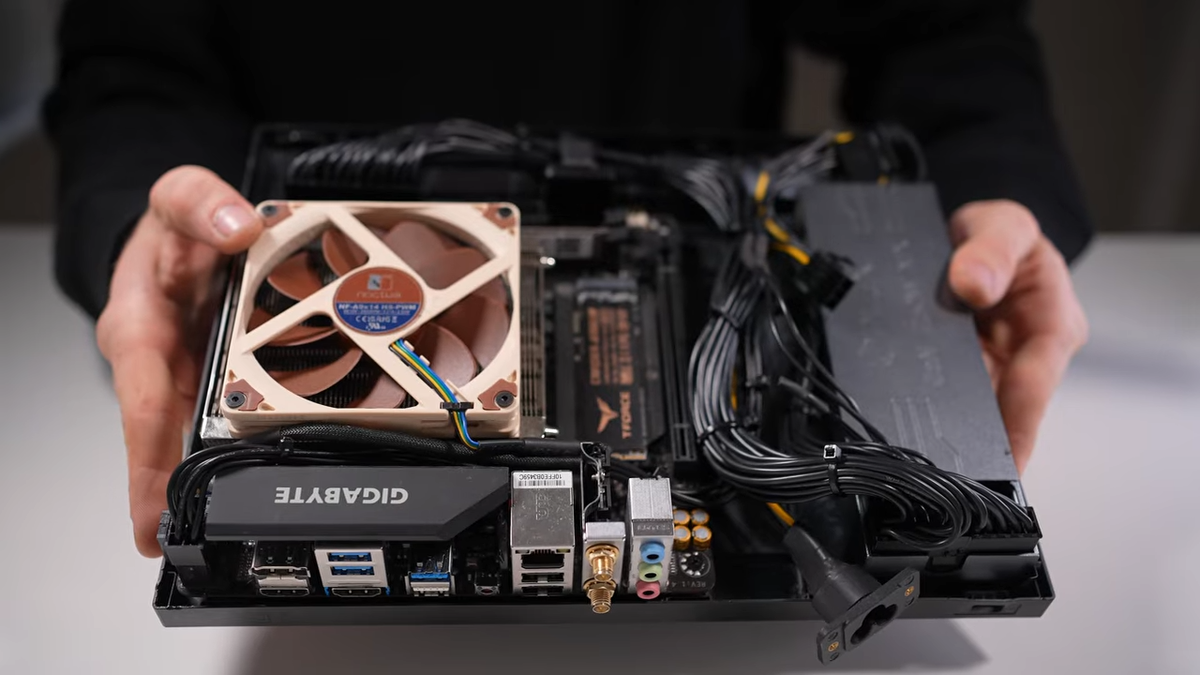    Блогер собрал игровой ПК в компактном корпусе Xbox One S [ВИДЕО]