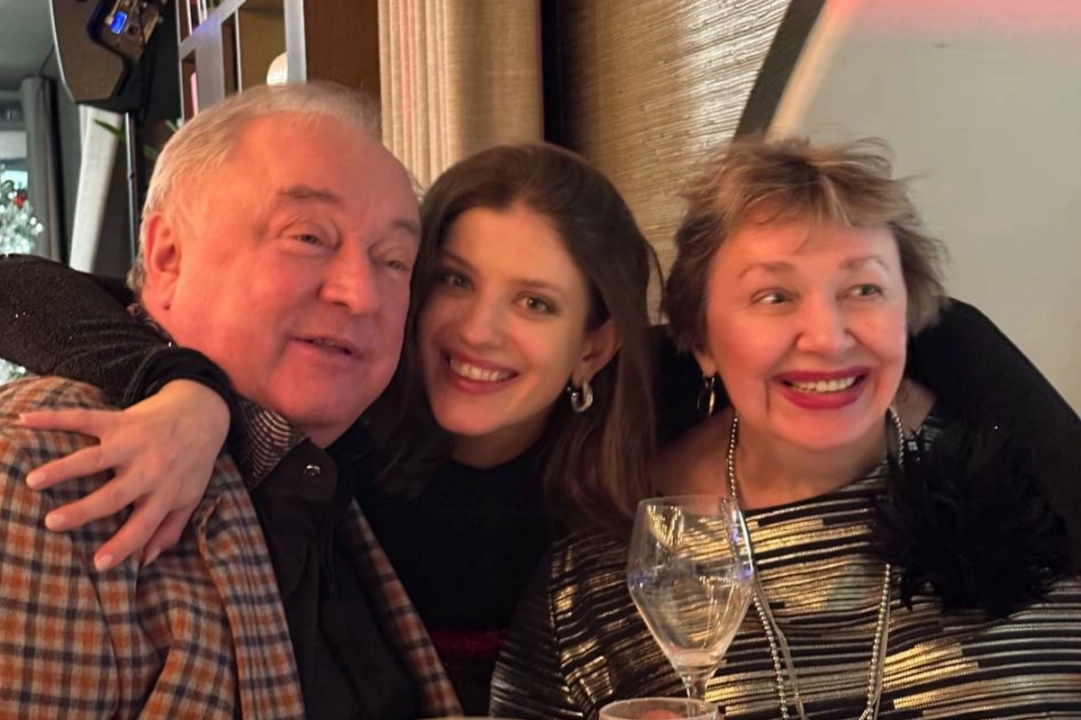 Ана Чиповская с родителями