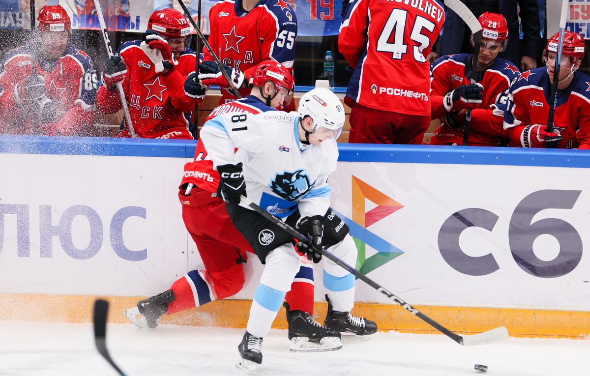    Нападающий минского "Динамо" Виталий Пинчук  Сергей Савостьянов/ТАСС