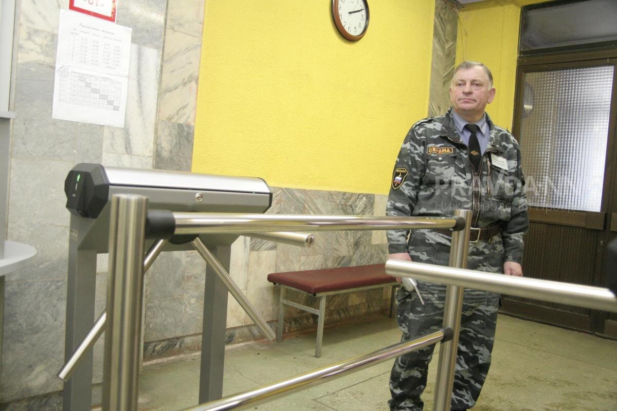    Охранники должны иметь стабильное психическое состояние и хорошее зрение