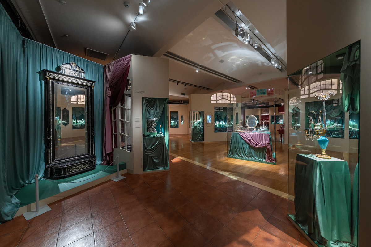 Выставка «Очарование красоты. Из истории ювелирных украшений в России» 