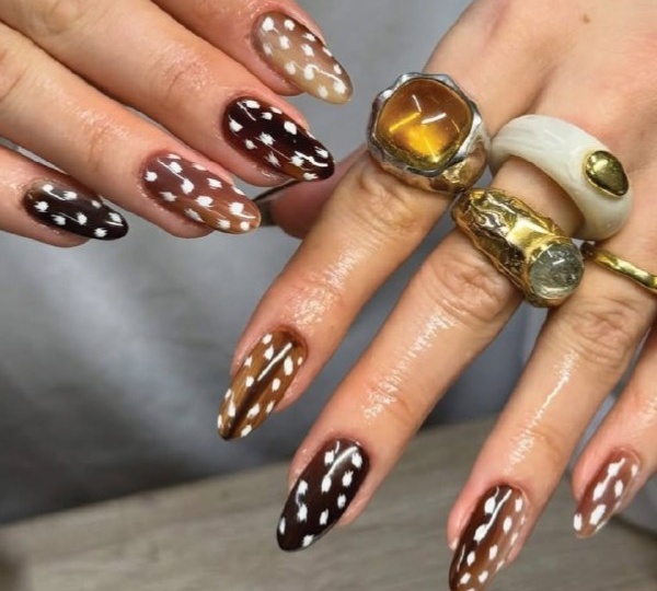 Олений принт на ногтях - новый тренд в маникюре