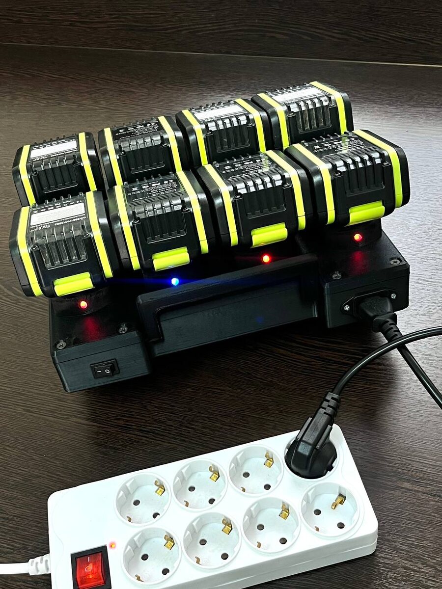 Портативное зарядное устройство ЕВА на 8 аккумуляторов