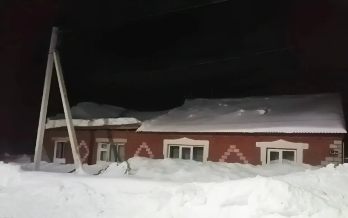    Крыша обрушилась в жилом доме в с. Бураново в Удмуртии