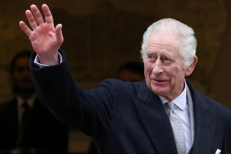    Накал борьбы за престол между Карлом III и принцем Уильямом достиг пика REUTERS