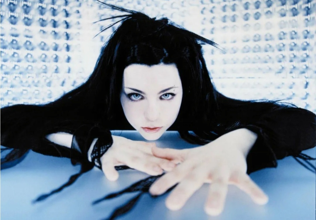 А помните наверное все какие она образы креативные создавала под каждый видеоклип. Это что-то с чем-то, оболдеть можно