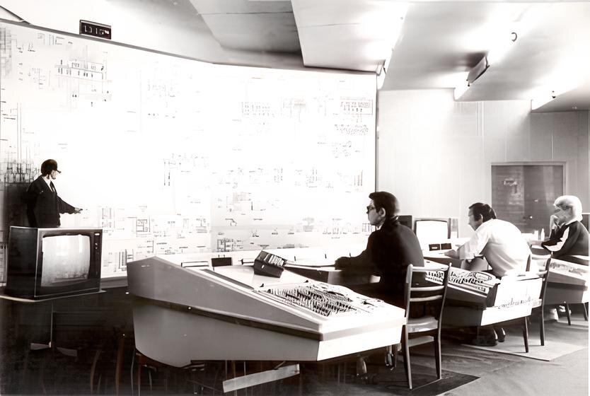 Мозаично-ячеечный щит ЦДС РЭУ «Новосибирскэнерго», оснащенный сигнализацией и телемеханикой, 1986 г.