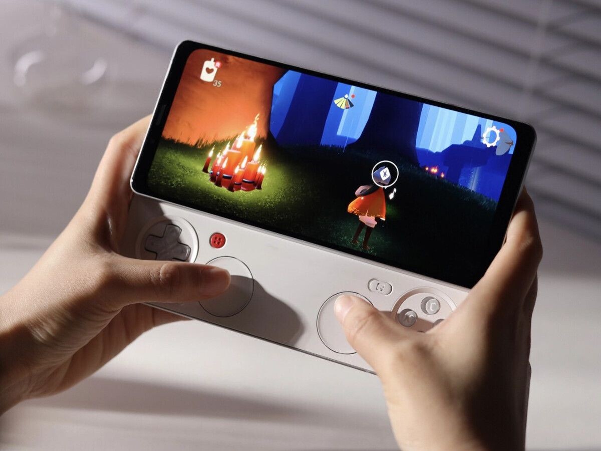    Представлен AyaNeo Pocket Play: игровой смартфон-слайдер с «киберспортивным» экраном