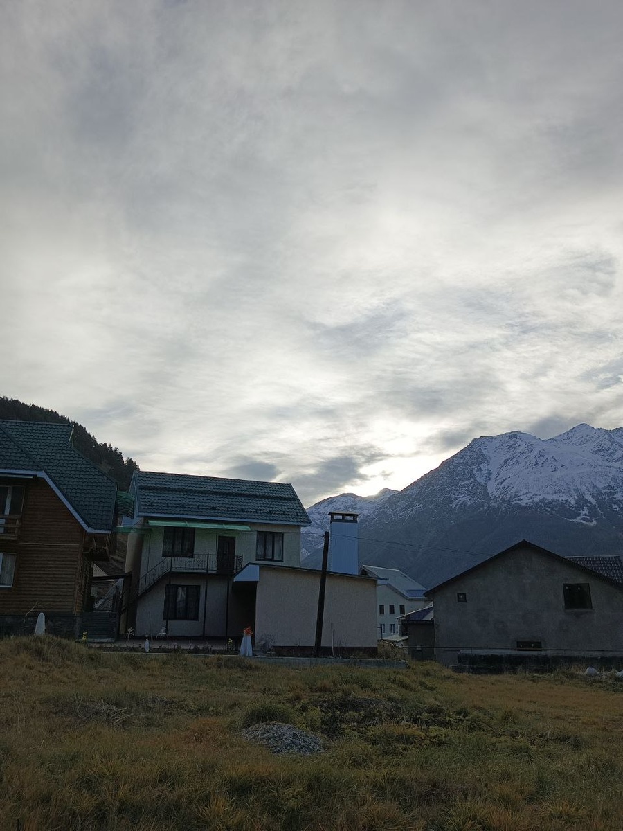 Вот он домик, оба этажа - наши
