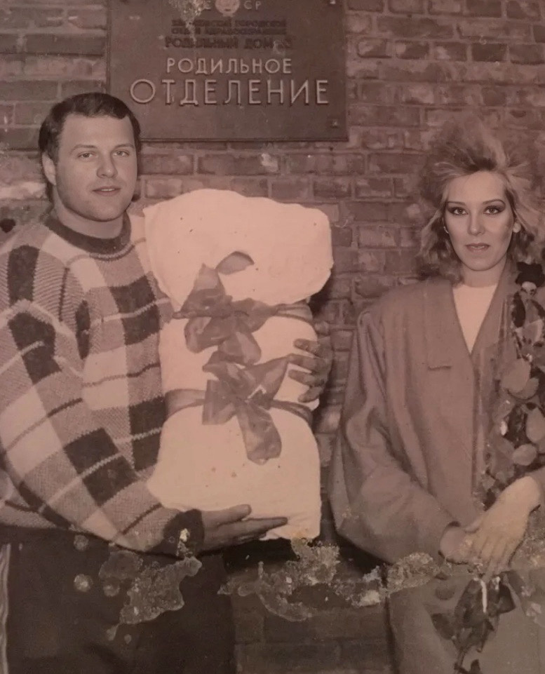 Родители с маленькой Кариной