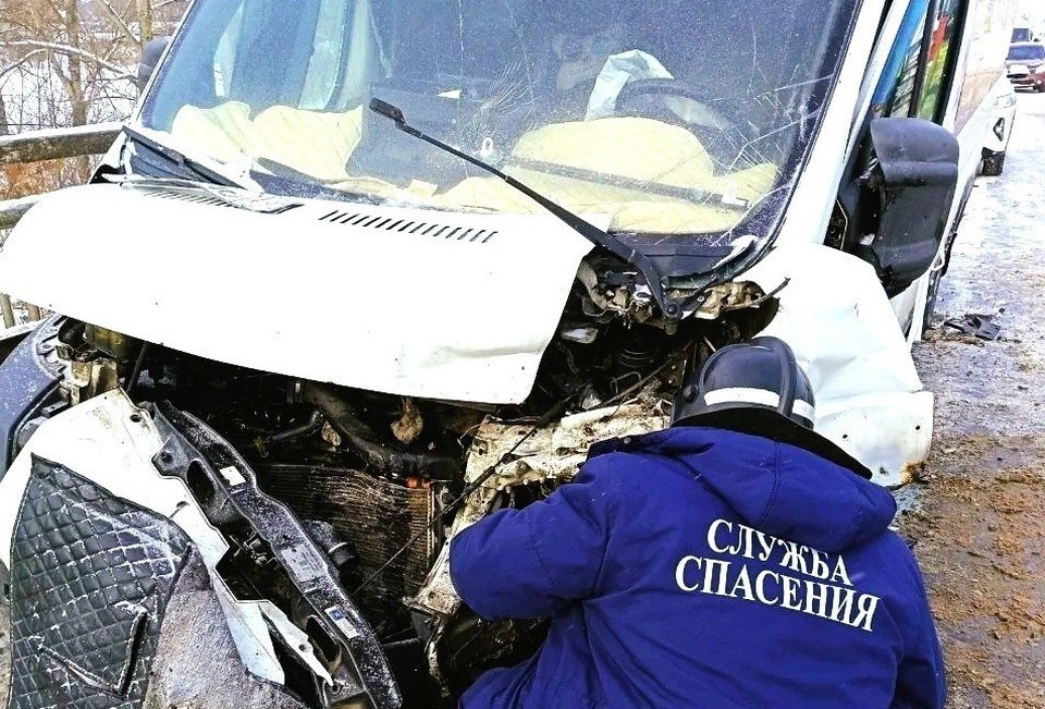    На трассе под Ульяновском столкнулись два автомобиля. Фото: Управление гражданской защиты Ульяновска