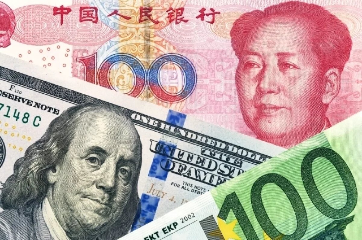    Доллар теперь стоит 77,05 рубля — прибавка 50 копеек, или 0,65 % к значению пятницы. Евро подорожал еще заметнее, на 76 копеек, до 91,05 рубля (+0,84 %). Юань торгуется у 11,11 рубля, прибавив 11 копеек (+1,03 %).