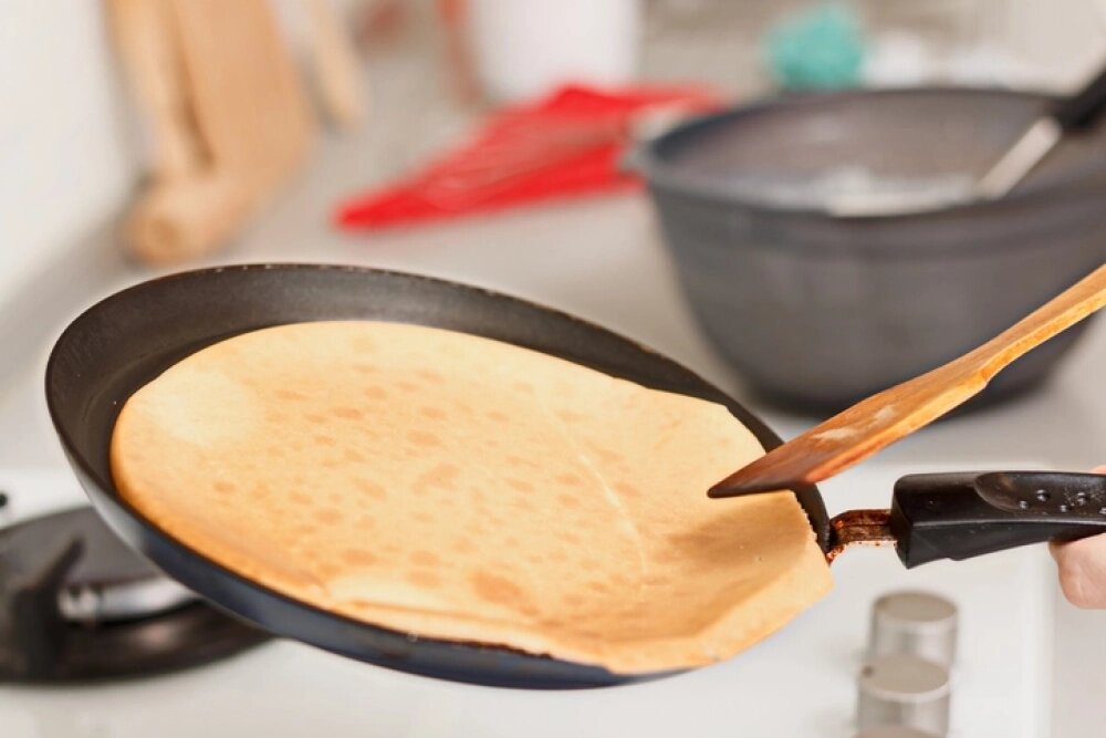    «Сердце» нашего традиционного блина — это мука, молоко (иногда только вода), яйцо, масло, дрожжи и соль. Фото: istockphoto.com