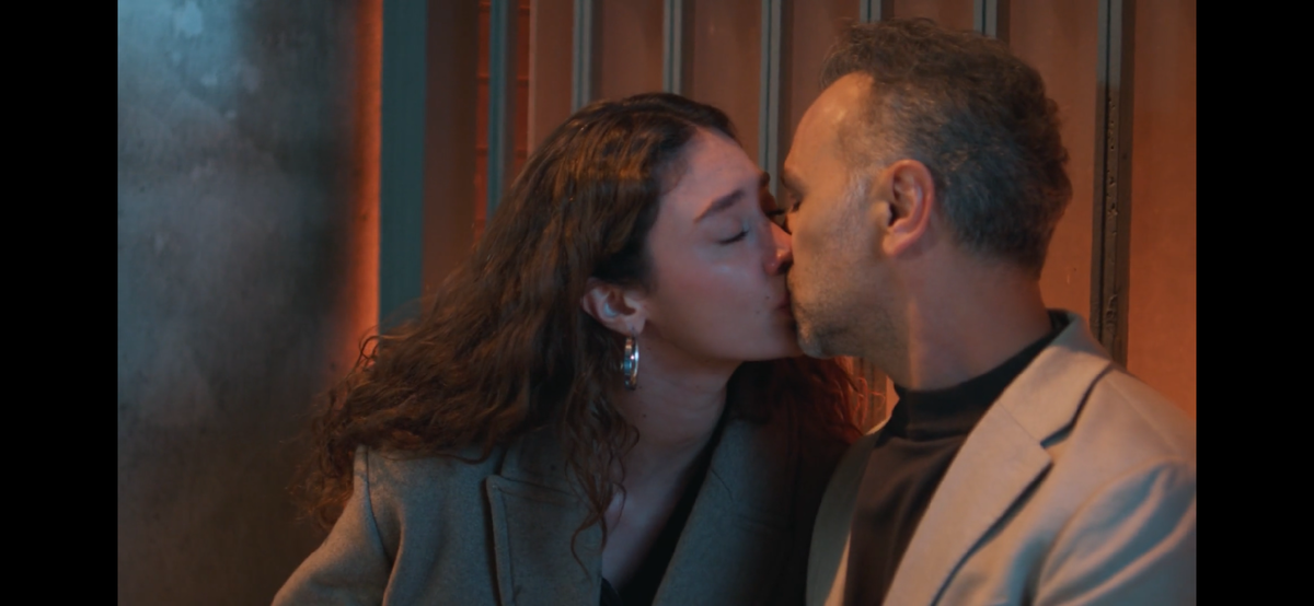 Стоп кадр из сериала «Розы и грехи»