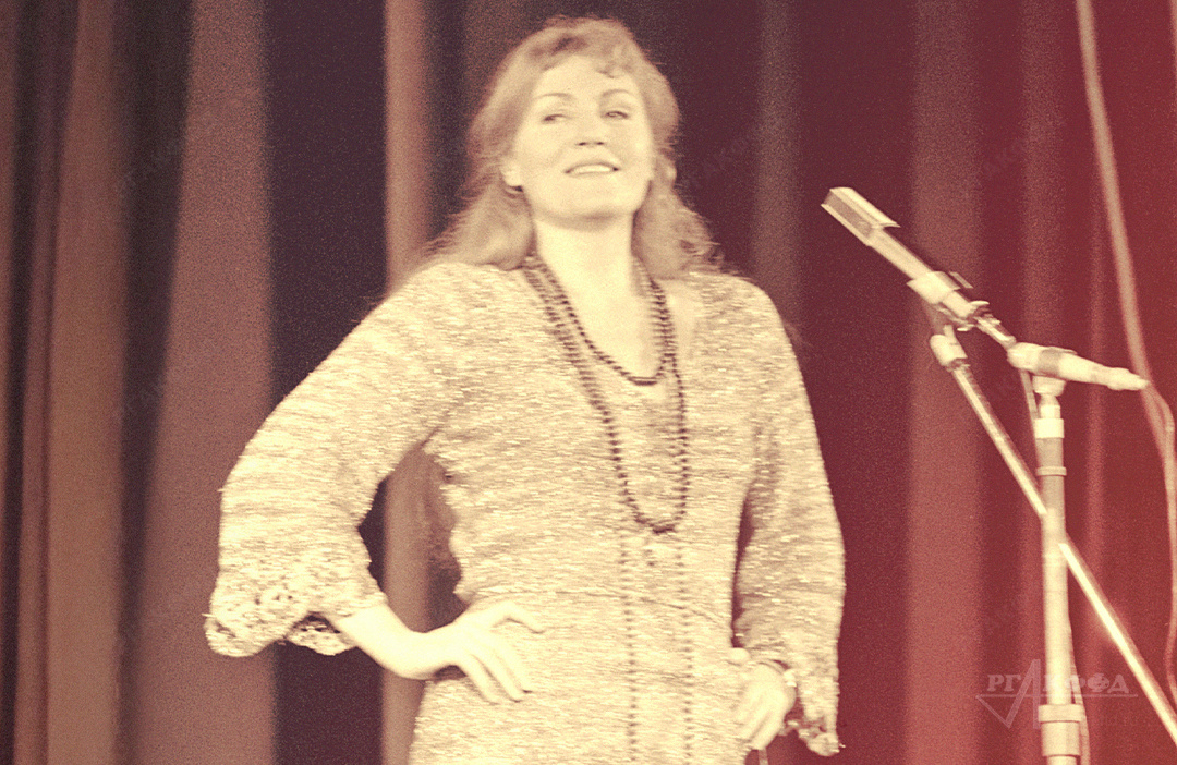 Выступление певицы Анны Герман в Доме культуры завода «Серп и молот» в дни польской культуры в СССР / г. Москва. 4 апреля 1979 г. / Фотограф: В. Первенцев (ТАСС) / РГАКФФД. Арх.№ 0-330555