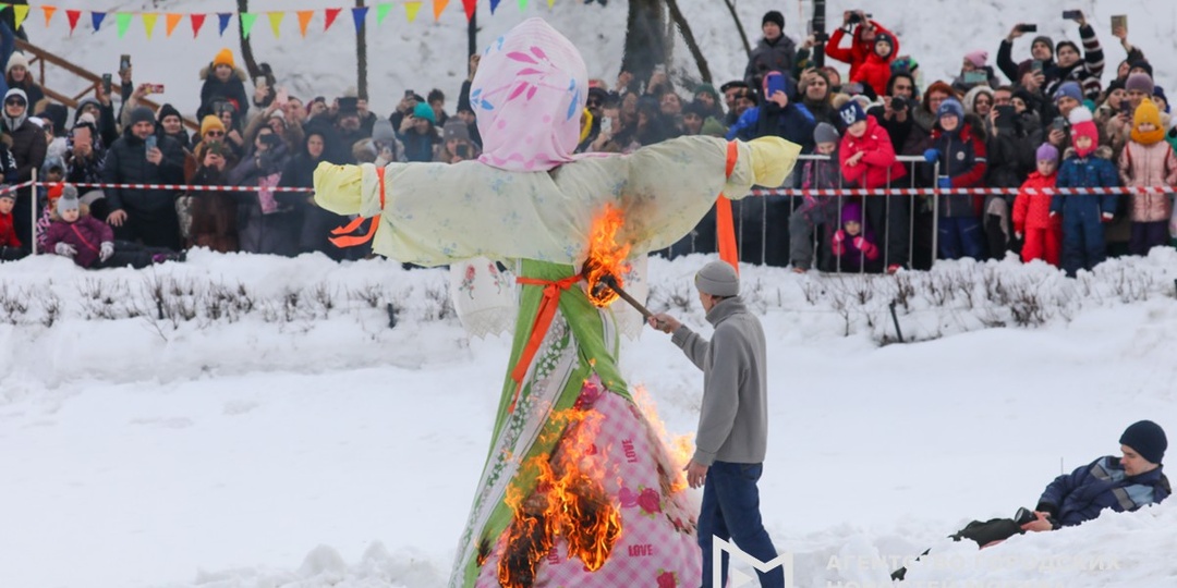 Масленица 2026: когда печь блины, как задобрить тещу и зачем жечь чучело